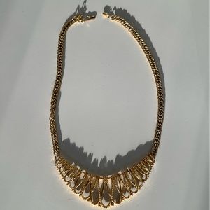 Bib type necklace
